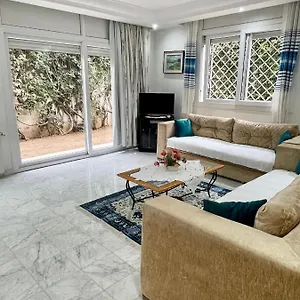  Villa Etage De Avec Jardin, Pres De L'aireport Et Parking Prive